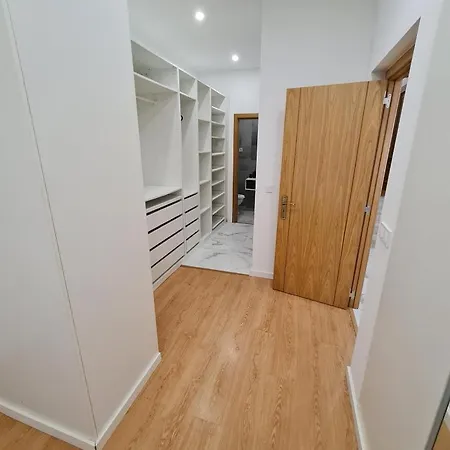 Kubata Hill Apartamento T2 * Parede