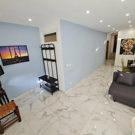 Kubata Hill Apartamento T2 Parede