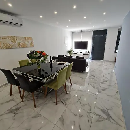 Kubata Hill Apartamento T2 * Parede